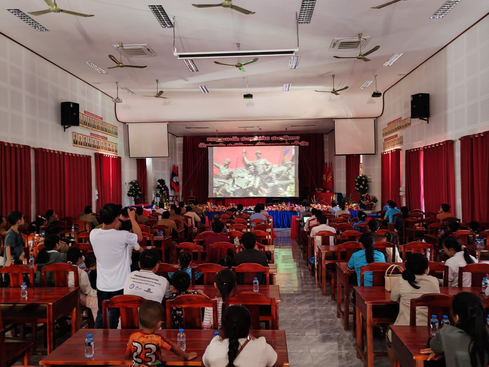 ການສາຍຮູບເງົາ ເນື່ອງໃນ 3 ວັນປະຫວັດສາດ ທີ່ເມືອງໃຫມ່, ແຂວງຜົ້ງສາລີ