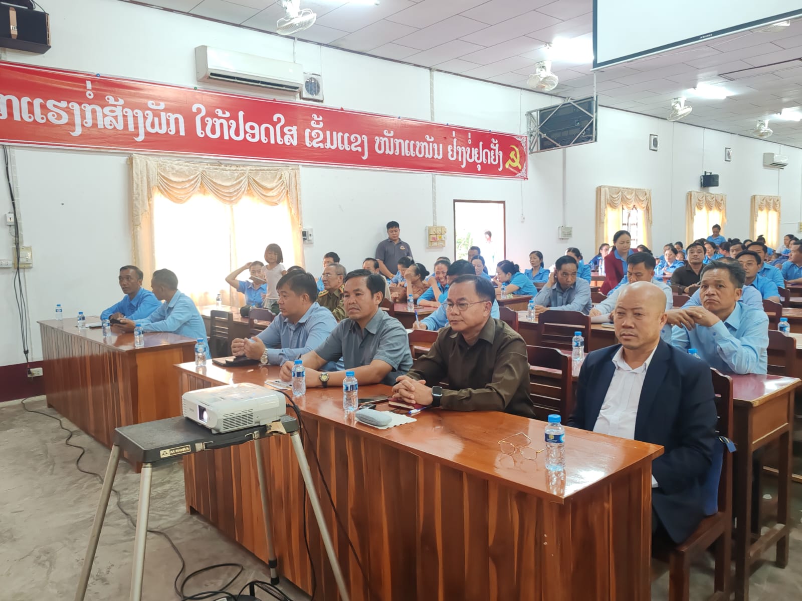 ການສາຍຮູບເງົາ ເນື່ອງໃນ 3 ວັນປະຫວັດສາດ ທີ່ເມືອງຂວາ, ແຂວງຜົ້ງສາລີ