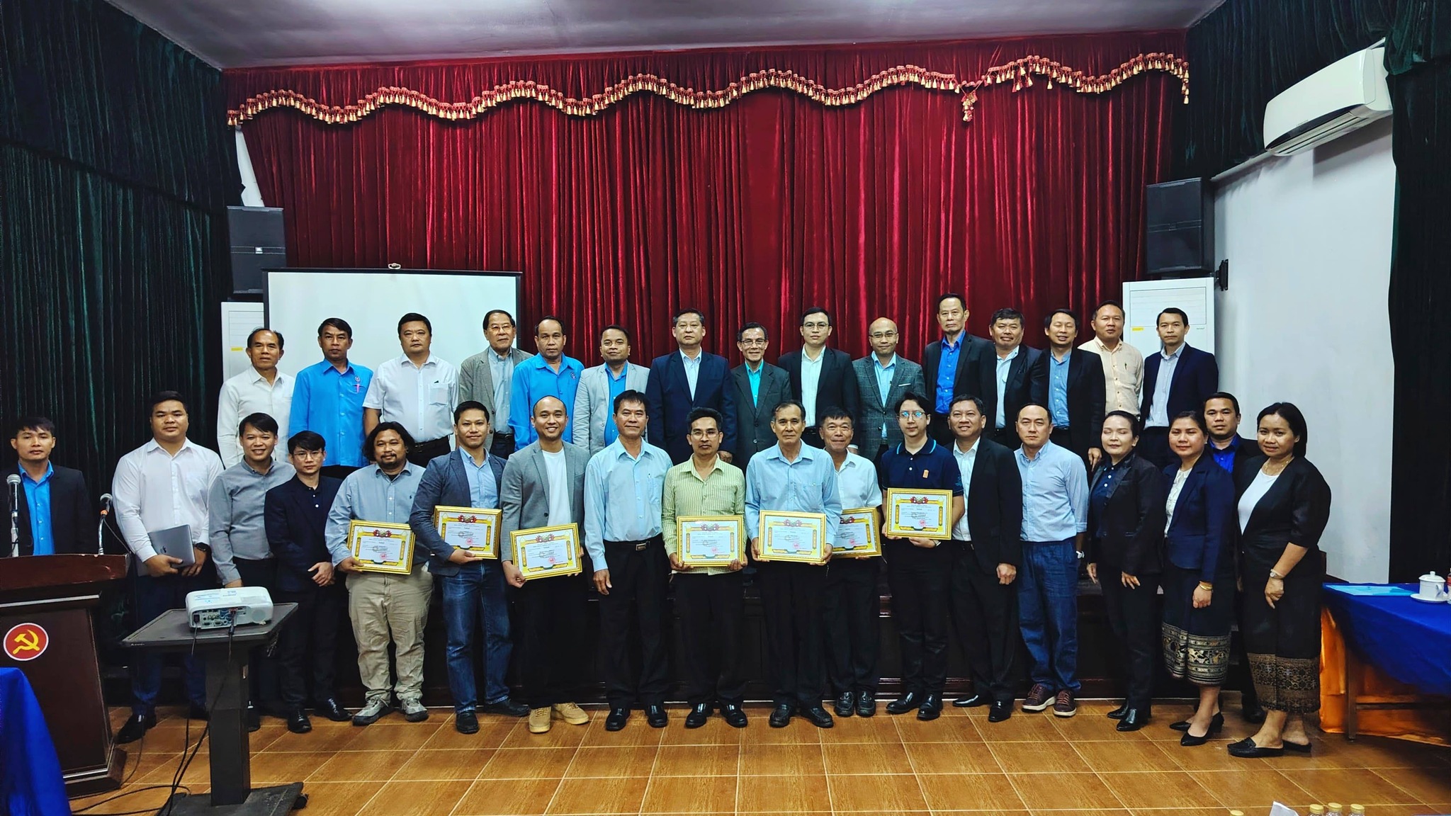 ກອງປະຊຸມ ຖອດຖອນບົດຮຽນວຽກງານຄຸ້ມຄອງ ແລະ ສົ່ງເສີມຮູບເງົາ ໃນໄລຍະໃໝ່ຂຶ້ນ